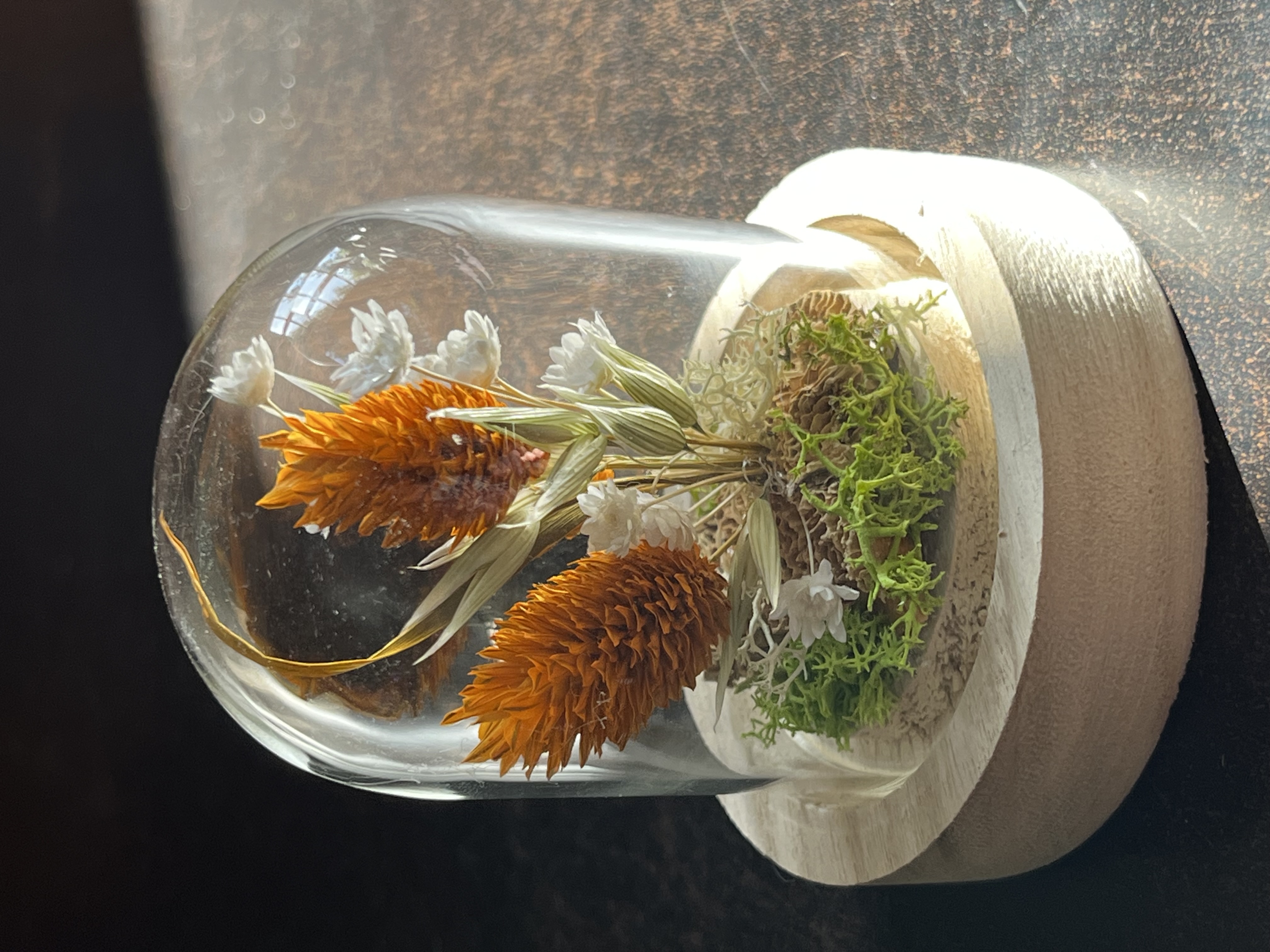 Petite cloche de fleurs sechés